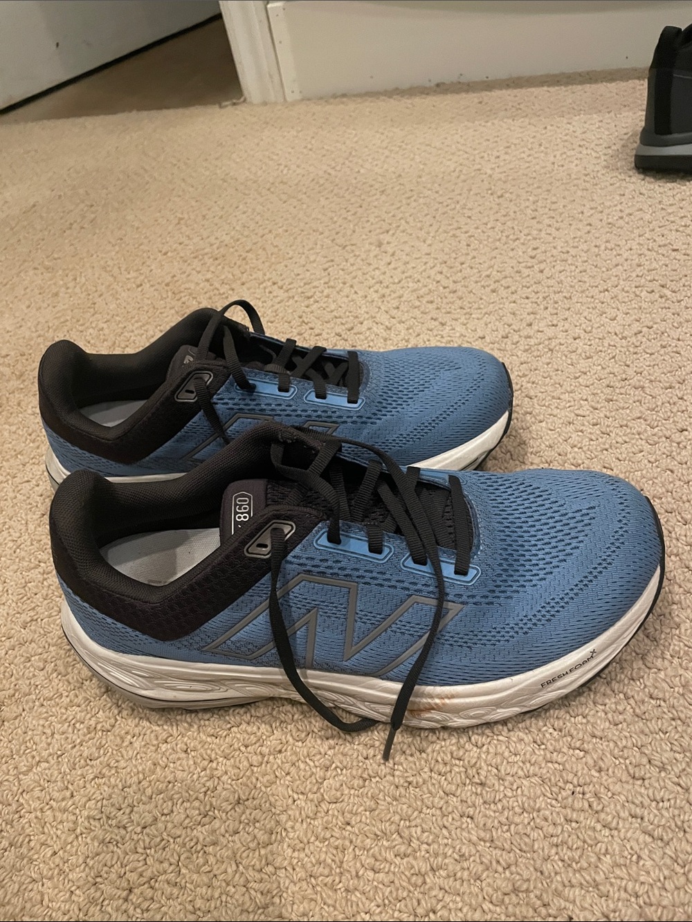 New Balance 860 Men's Light Blue and Black Running Sneakers